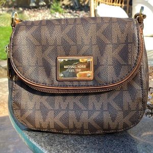 Michael Kors | Jet Set Signature Flap Crossbody